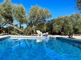 Casa de Campo con piscina Málaga Norte, hotel in Villanueva de Tapia