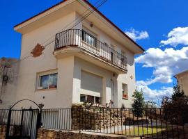 La casa de la Plaza - WIFI - Barbacoa - Chimenea, hotel cerca de Rioja Alta, Cirueña