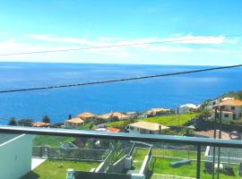 Villa Luciano,fantastic seaview, hotel with parking in Jardim Pelado