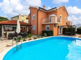 Awesome Apartment In Sveti Vid-miholjice With Outdoor Swimming Pool