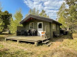 Nice Home In Aakirkeby With 1 Bedrooms And Wifi 2: Vester Sømarken şehrinde bir kulübe