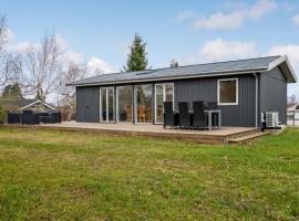 Amazing Home In Prst With Kitchen, hytte i Præstø