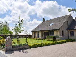 Nice Home In Langemark With Jacuzzi, Wifi And 4 Bedrooms, hotel di Langemark