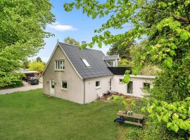 2 Bedroom Beautiful Home In V&aelig;ggerl&oslash;se, m&ouml;kki kohteessa B&oslash;t&oslash; By