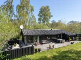 Nice Home In Hornbæk With Kitchen