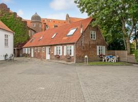 Nice Home In Tnder With 2 Bedrooms And Wifi, feriebolig i Tønder