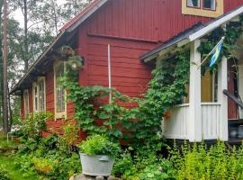 Gorgeous Home In Degerfors With Kitchen: Degerfors şehrinde bir kulübe