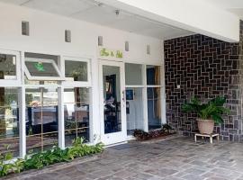 Surga Dirga Resort, hotel v mestu Campaka