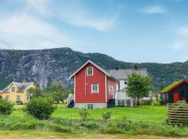 2 Bedroom Gorgeous Home In Eresfjord, renta vacacional en Nauste