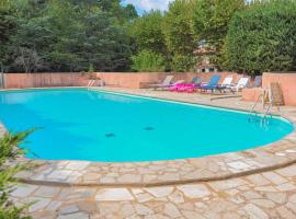 Nice Apartment In Rustrel With Outdoor Swimming Pool, hotel in Rustrel