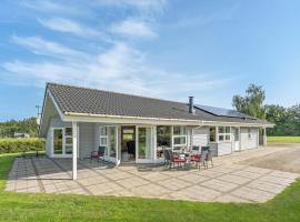 Nice Home In Hovborg With Sauna, feriebolig i Hovborg