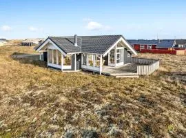 2 Bedroom Gorgeous Home In Hvide Sande