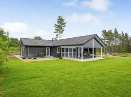 Lovely Home In Ebeltoft With Sauna