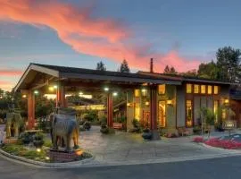 Dinah's Garden Hotel