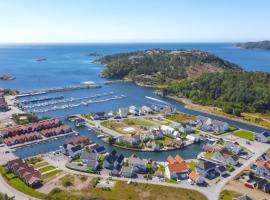 Apartment with boat, hotel in zona Faro di Lindesnes, Spangereid