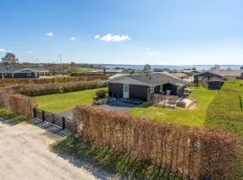 Awesome Home In Rønde With Wifi