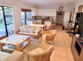 Guinea Fowl poolside apartment, villa in Cape Town