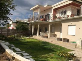 Lovely House by the Sea with Garden and BBQ (A), Hotel in Platanidia