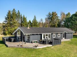 4 Bedroom Beautiful Home In Jerup, hôtel à Jerup