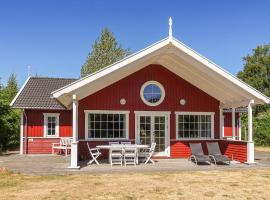 Awesome Home In Aakirkeby With 4 Bedrooms And Wifi 2, villa in Vester Sømarken