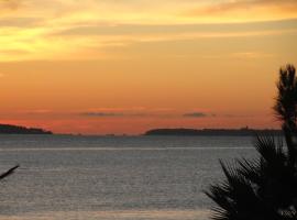 Cannes Terrace Beach Front & Sea view, hotel en Cannes