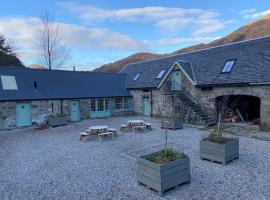 Lochhournhead B&B & Tea Room, hotel with parking in Invergarry