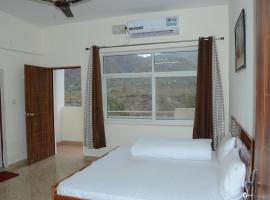 Shivalik Riverine Homestay and hotel, вариант проживания в семье в городе Лансдаун