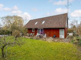 Beautiful Home In Millinge With Kitchen, semesterboende i Millinge