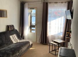 Bel appartement 4 à 6 couchages au pied des pistes à Superbagneres, hotel Saint-Aventin városában