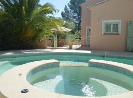 Nice holiday home in Figanieres with garden, hotel in Figanières