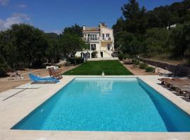 Port D'Andratx Beautiful House, Swimming Pool & Jacuzzi 10-22 people, hotell i Andratx