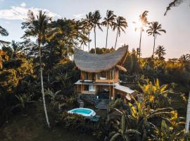 Makerti Bali~Bamboo House, hotel with hot tubs in Selat