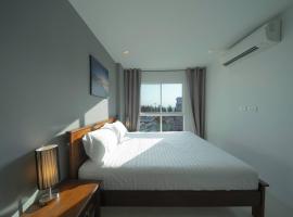Mae Phim Grand Blue Condo 508 with pool and seaview, family hotel in Mae Pim