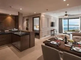Sunrise Luxury Apartment with Ocean View