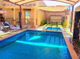 AlZaeem Resort & Hotels, hotel with pools in Barka