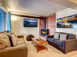 Spacious Lakeview Heavenly Mountain Escape!, apartment in Stateline