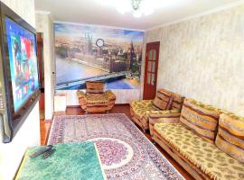 2-х комнатная квартра ЦЕНТР ЦУМ MART Мечеть, hotel in Kostanay