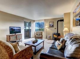 Heavenly Lakeside Winter Retreat Close to downtown, apartment in South Lake Tahoe