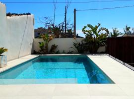 CASA PISCINA DOCTOR FLEMING 51، كوخ في يوبي