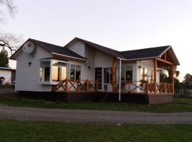 Hospedaje Familiar El Encanto, hotel cerca de Volcan Casa Blanca, Puyehue