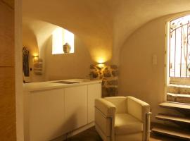 Le Studio 04 Ramatuelle Vieux Village, hotel a Ramatuelle
