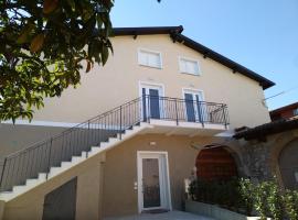 Borgo alla Pieve Apartments by Garda Facilities, semesterhus i Manerba del Garda