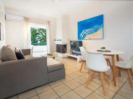 Del Mar Luxury Apartment 30m From The Beach, luxury hotel in Porto Rafti