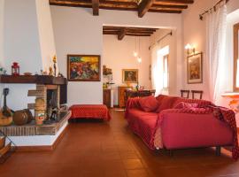 2 Bedroom Beautiful Apartment In Magliano In Toscana: Magliano in Toscana şehrinde bir daire