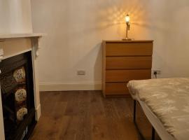 41 Crawley Road, self catering accommodation in Luton
