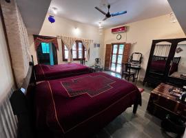 Sharad Baug homestay, hotel near Bhuj/Bhuj Rudra Mata Air Force Base - BHJ, 