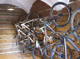 Cal Curpets - Bicicletas FREE, family hotel in Puigvert de Agramunt
