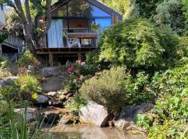 Central Wanaka Oasis, Tiny Home, Mountain Views & Spring Water, domek nebo chatka v destinaci Wanaka
