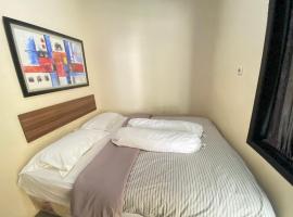De Homestay Mitra RedDoorz Bitung, hotel v destinaci Bitung