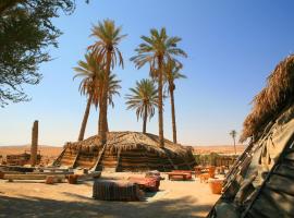 Kfar Hanokdim - Desert Guest Rooms, hotel in Arad